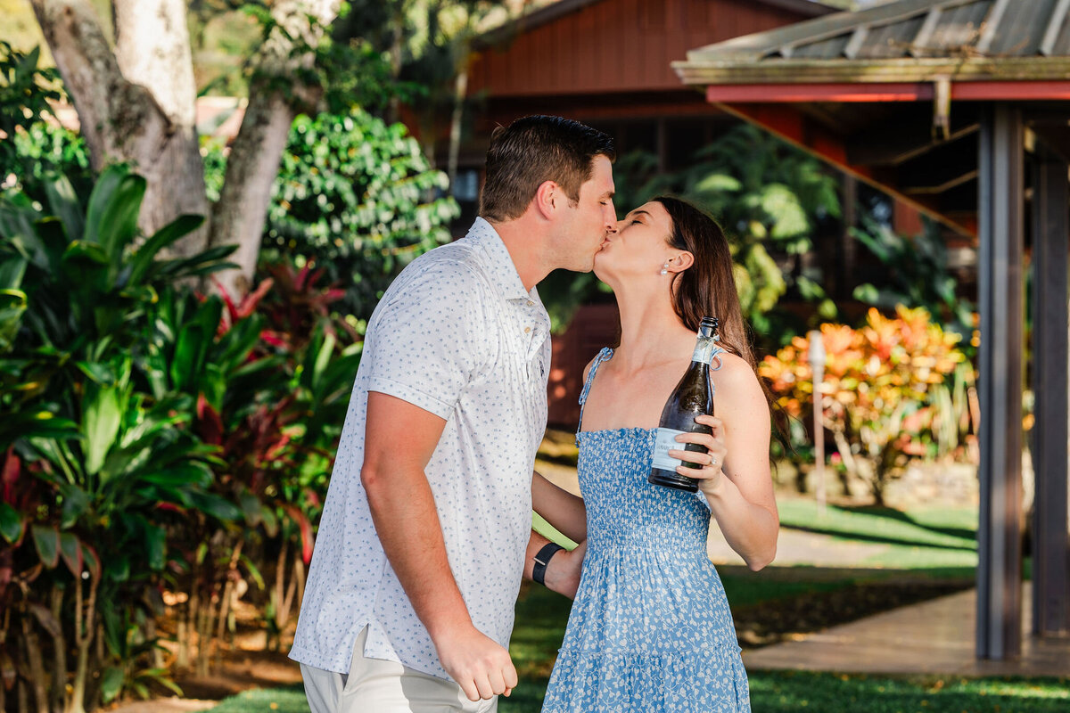 Hawaii-Engagement-Photos-Holualoa-Inn (32)