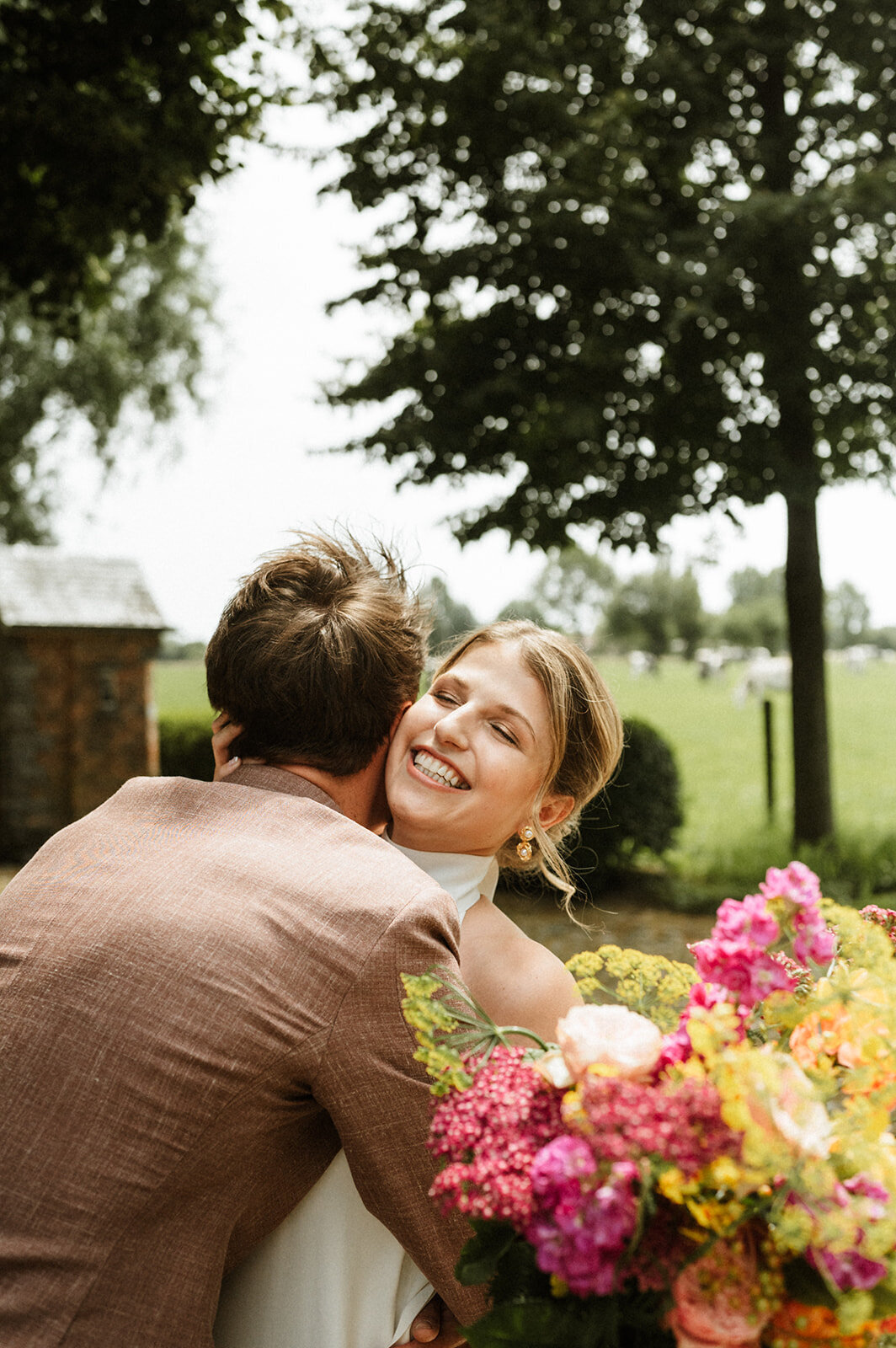 Herentals, salon weddings, moody, authentiek, alternatief trouwen,bruid, 2026, elopent, intiem, spontaan, tijdloos, trouwfotograaf, antwerpen - klaarmaken & first look-218