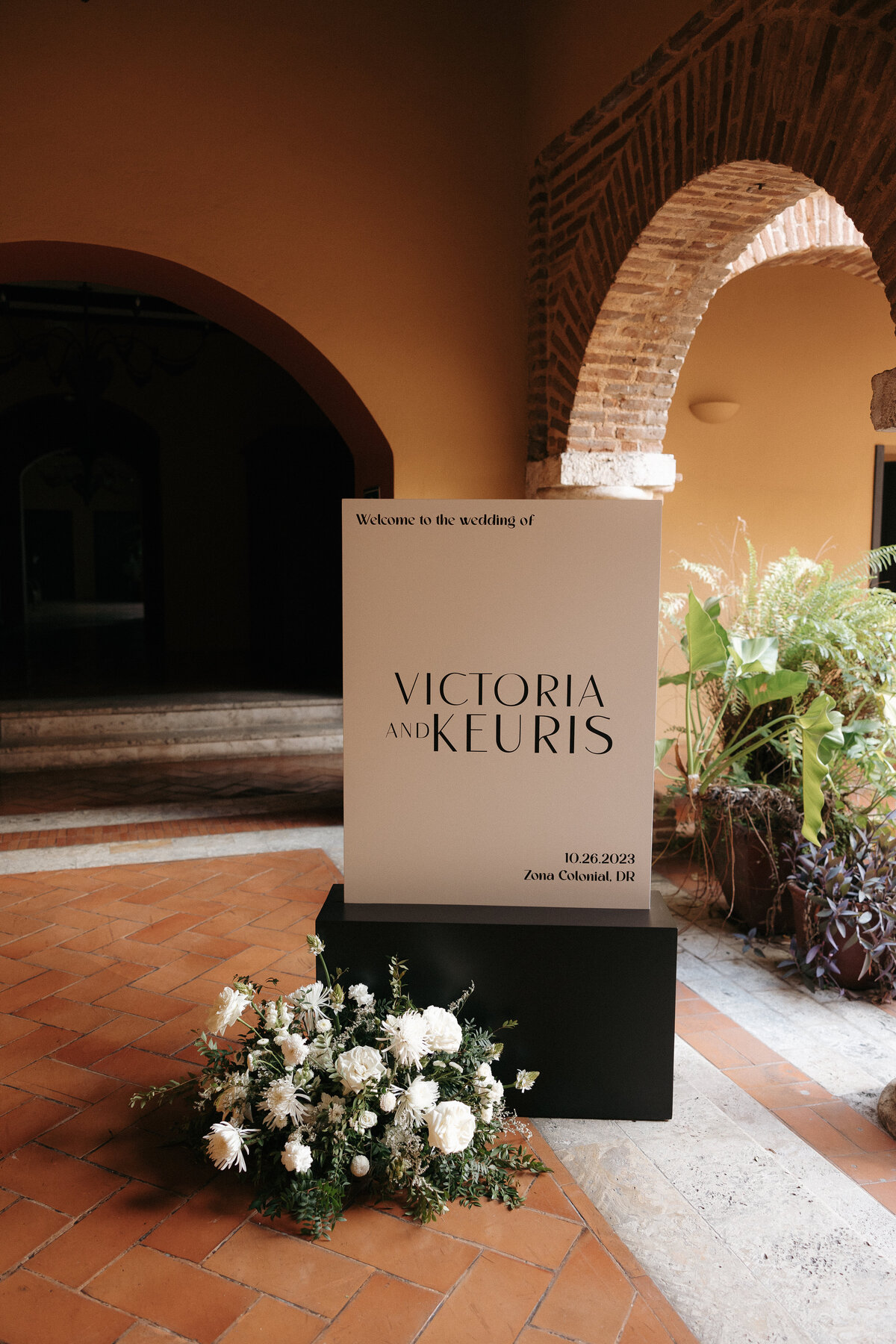 Wedding welcome sign detail shot by photographer Puerto Rico

