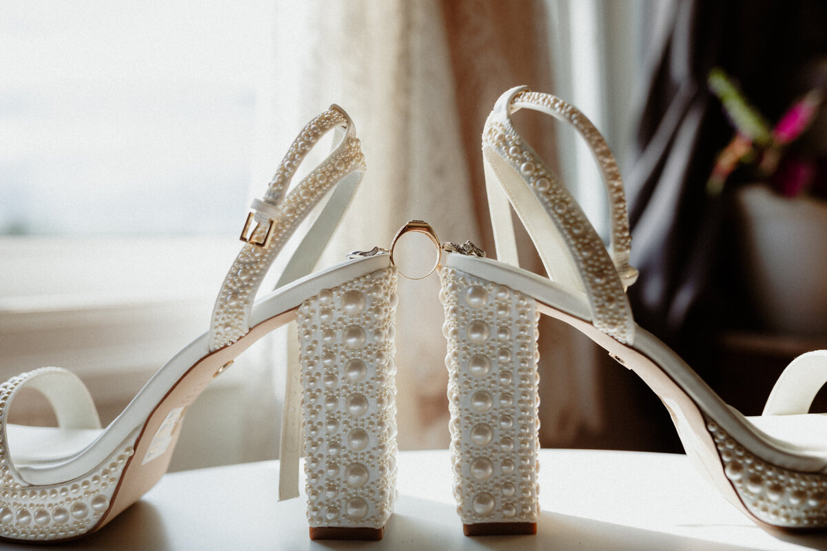 detailed-bridal-shoes-with-wrdding-rings-1