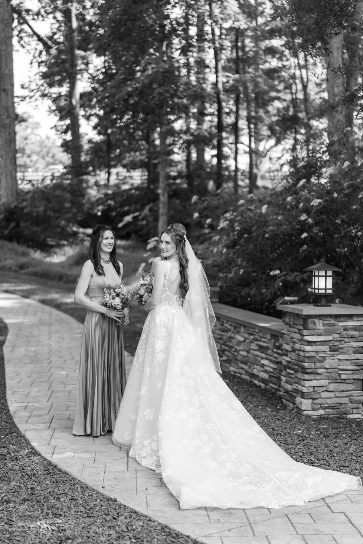 25033_1921_bw