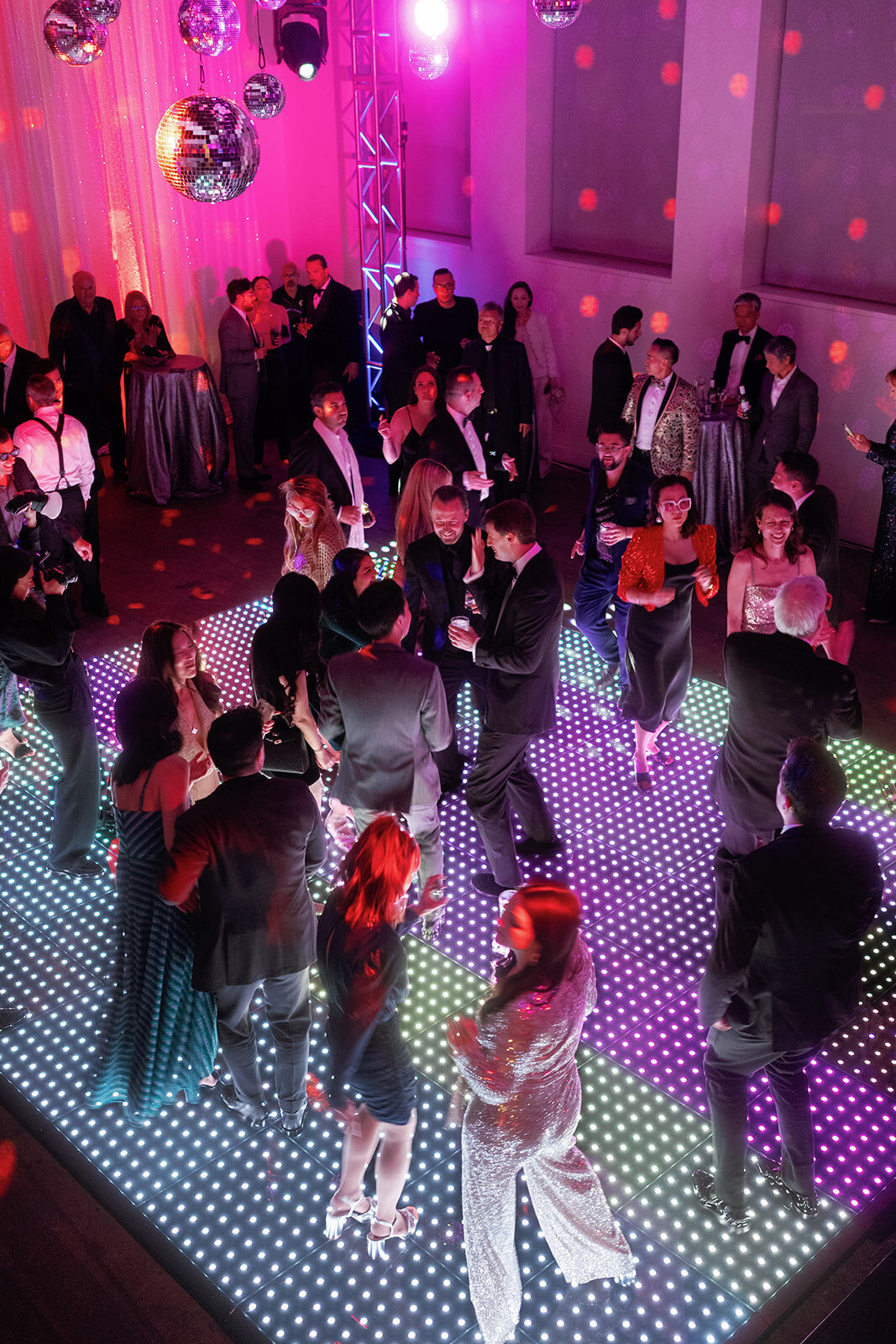 111-black-white-disco-dc-wedding-0524