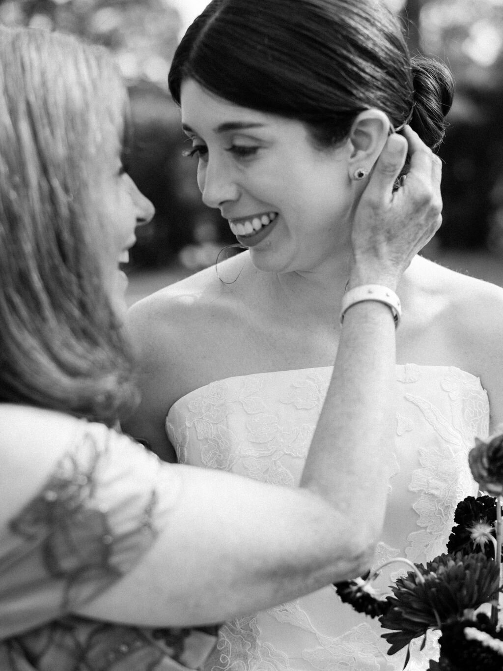 NikkiSanterre_EastCoastLuxuryWeddingPhotographer_CaitieHanrahan_KeswickHallWedding_Jac&Zach-133