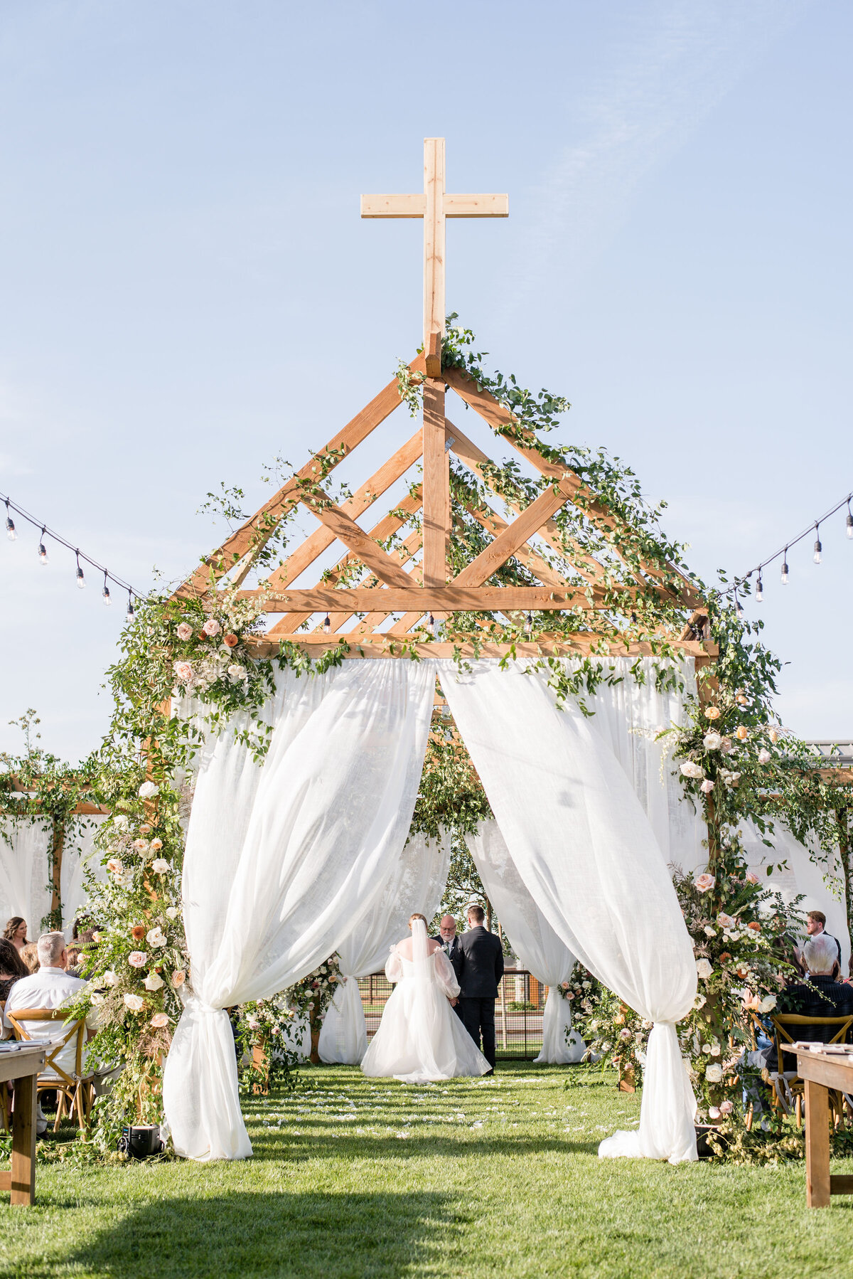 Ceremony archway arrangement | Bella Fleur