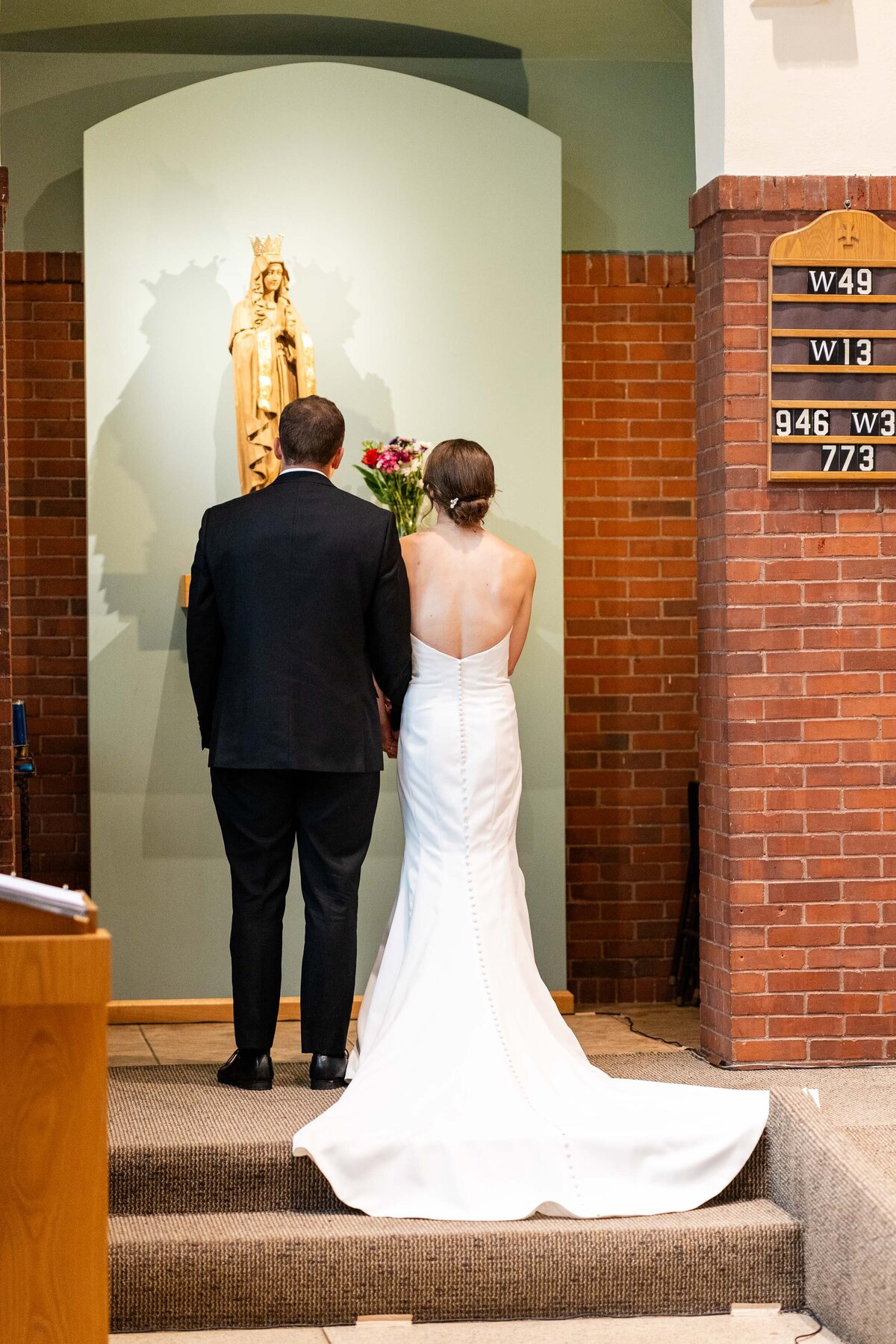 st-lawrence-catholic-wedding-day-photos-2