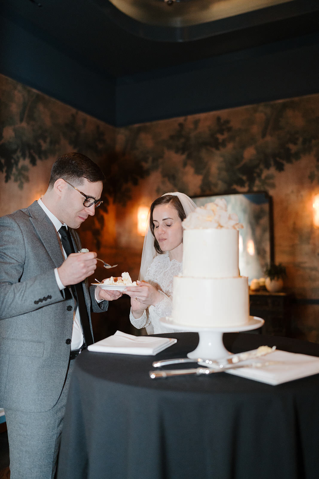 Intimate wedding reception dinner at Burbon stakehouse, JW Essex house marriot, NYC | Oduma photography-20