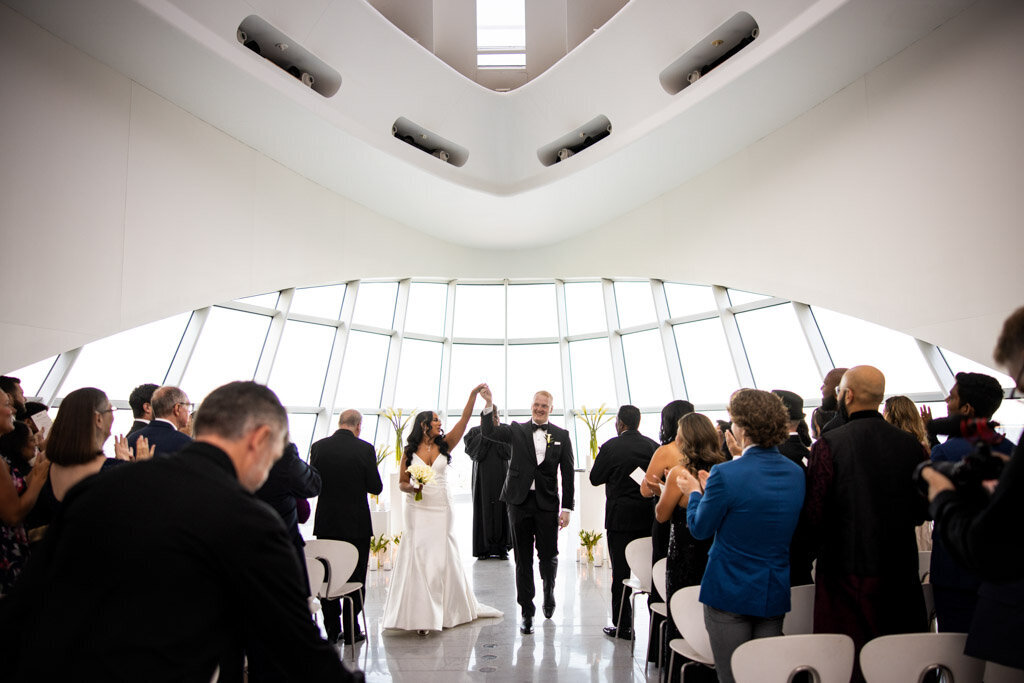 83-Milwaukee-Art-Mueseum-Wedding-Lauren-Ashley-Studios