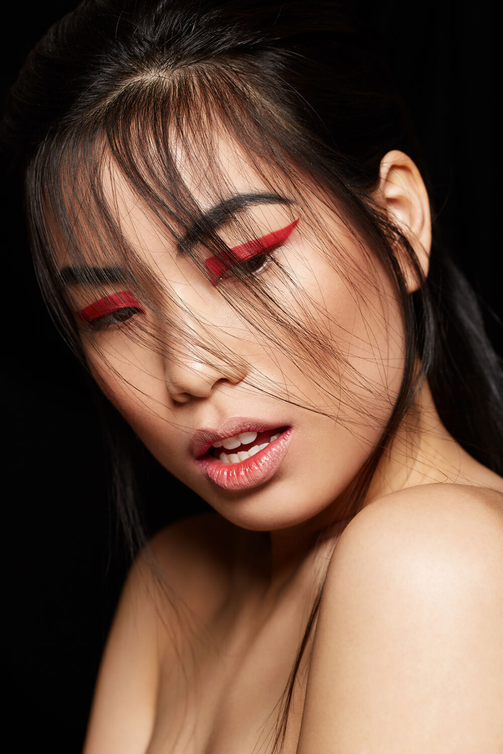Bold makeup for asian eyes contouring for asian skin tone bright red eye makeup graphic eyeliner