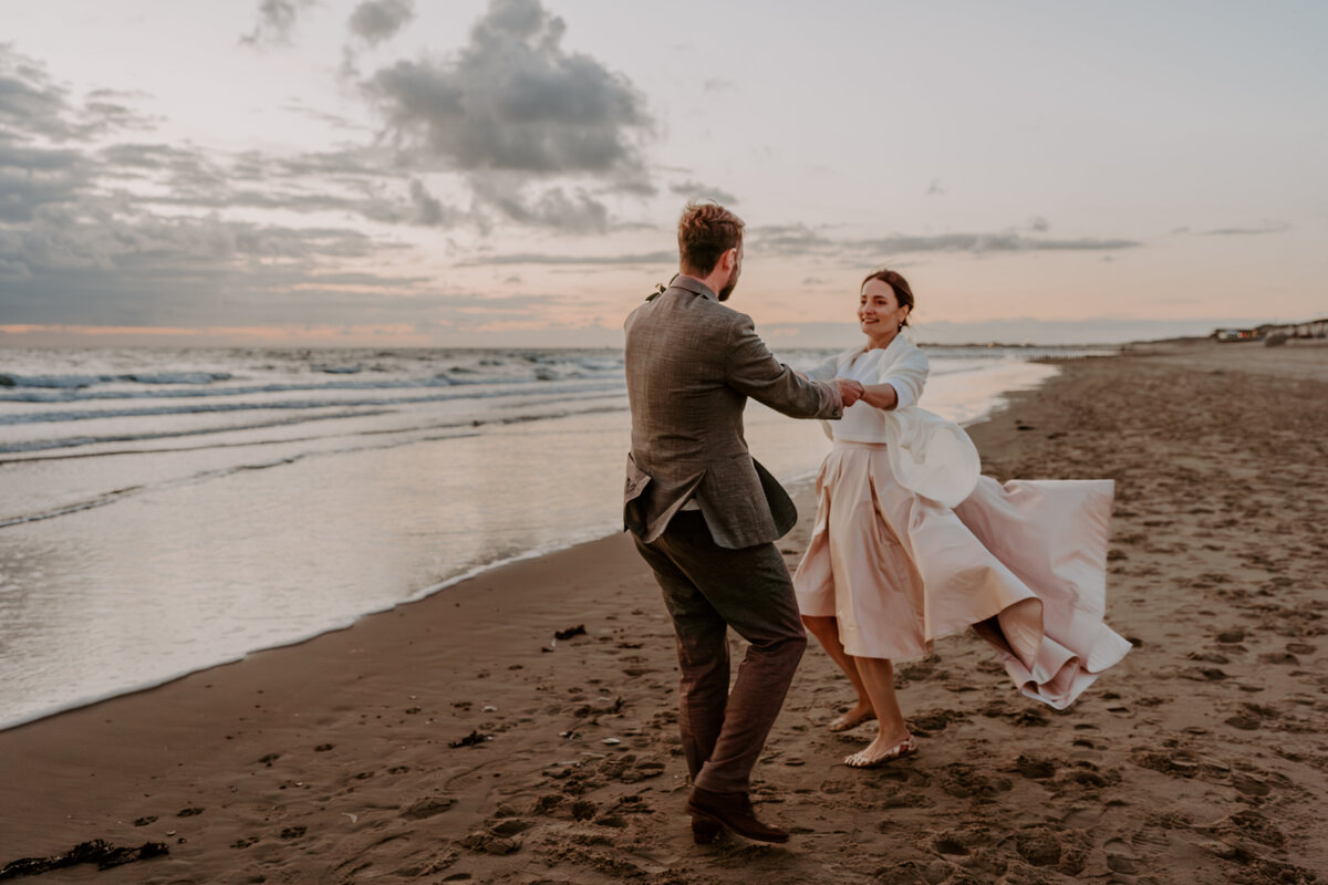 Trouwfotograaf in Zeeland. De leukste trouwlocaties in Zeeland vind je in deze blog. Door everatilroefotografie, trouwfotograaf in Middelburg,Zeeland