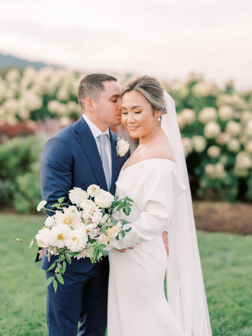 Leslie&Ricardo_EarlyMountainVineyardWedding_SneakPeek-97
