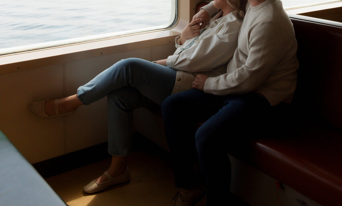 SeattleFerryCouplesPhotography89