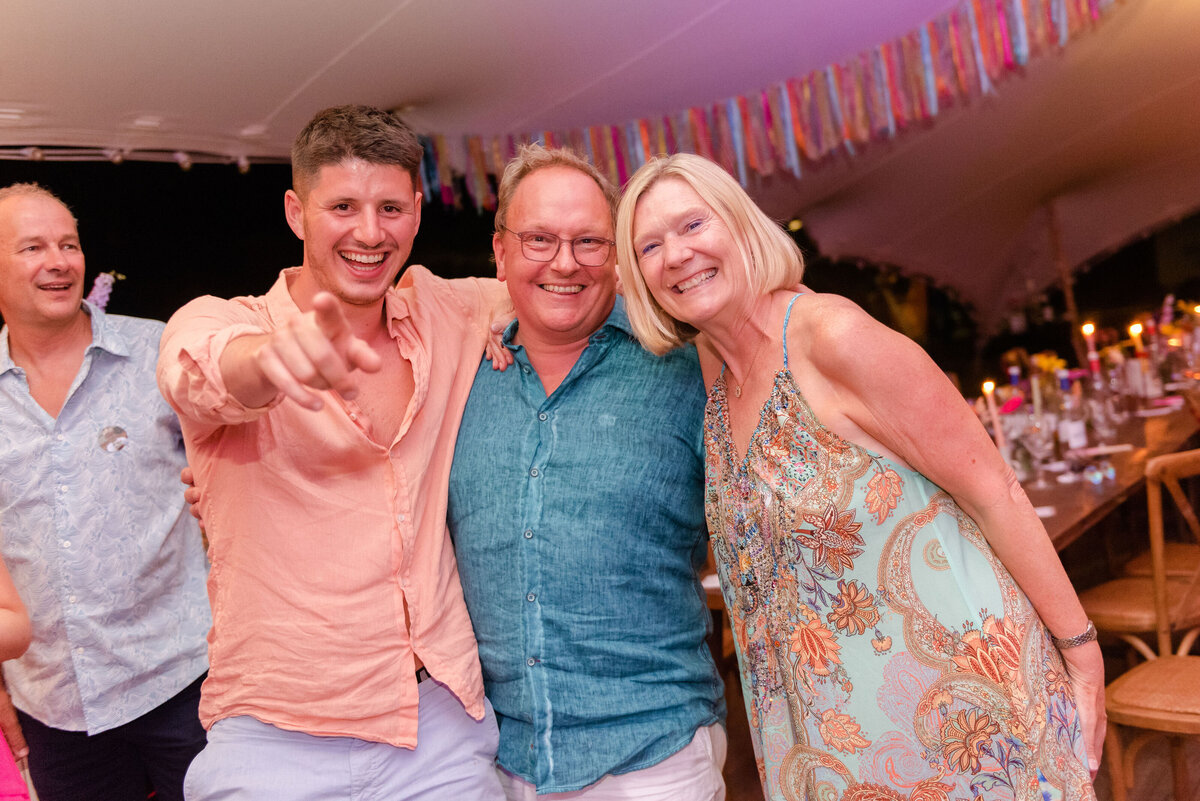 95 guests-enjoying-the-entertainment-marquee-party-france