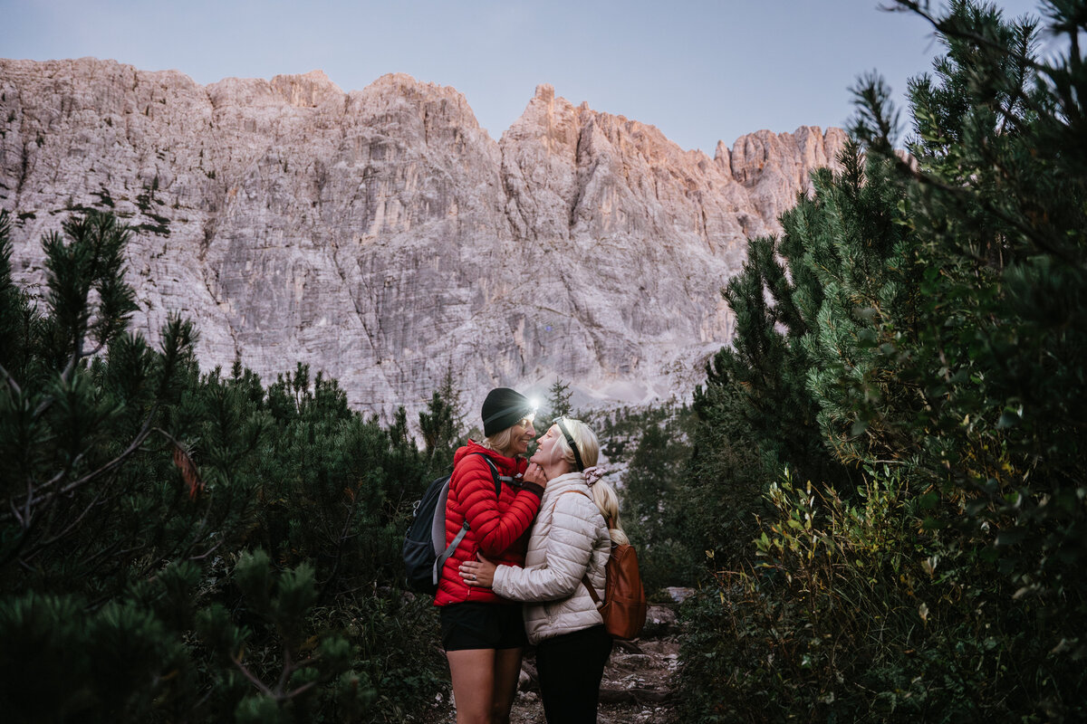 Couple eloping in Sorapis in the Dolomites with headlamps