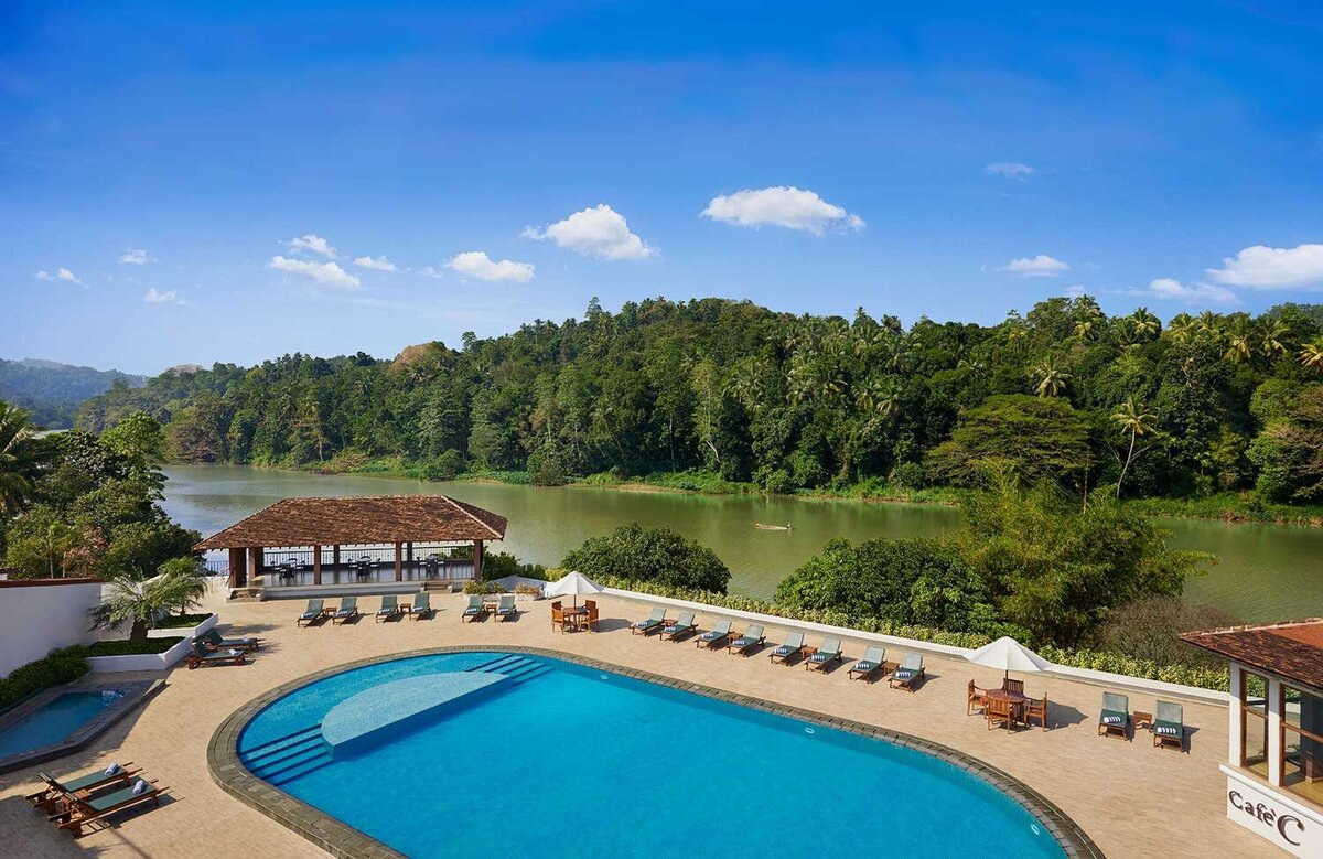 Cinnemon-Hotel-zwembad-Sri-Lanka