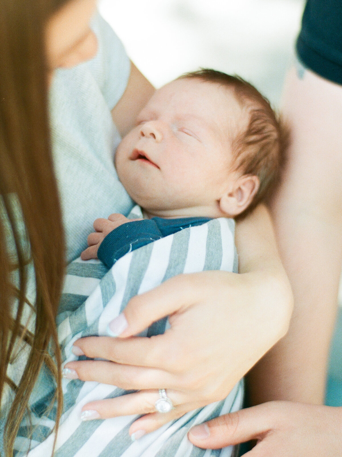 newborn_lifestyle_photography_film1