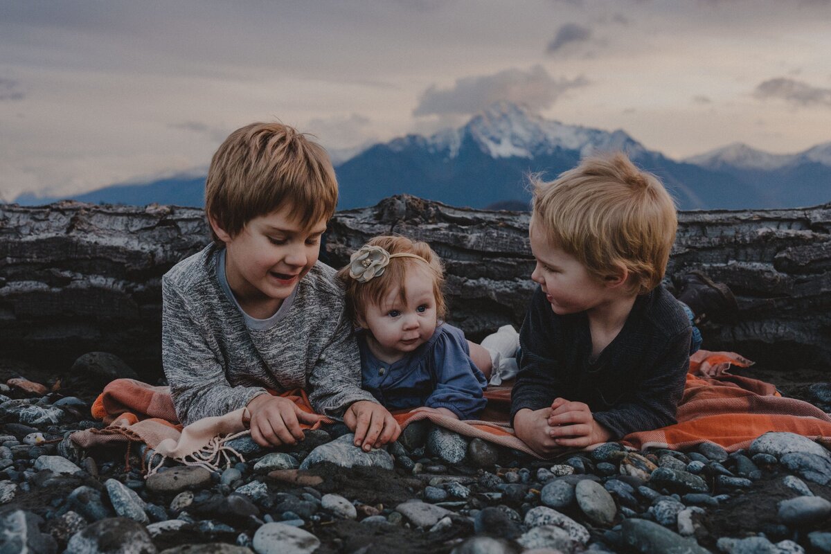 9L0A1165Alaska_MatanuskaRiverFamilySession