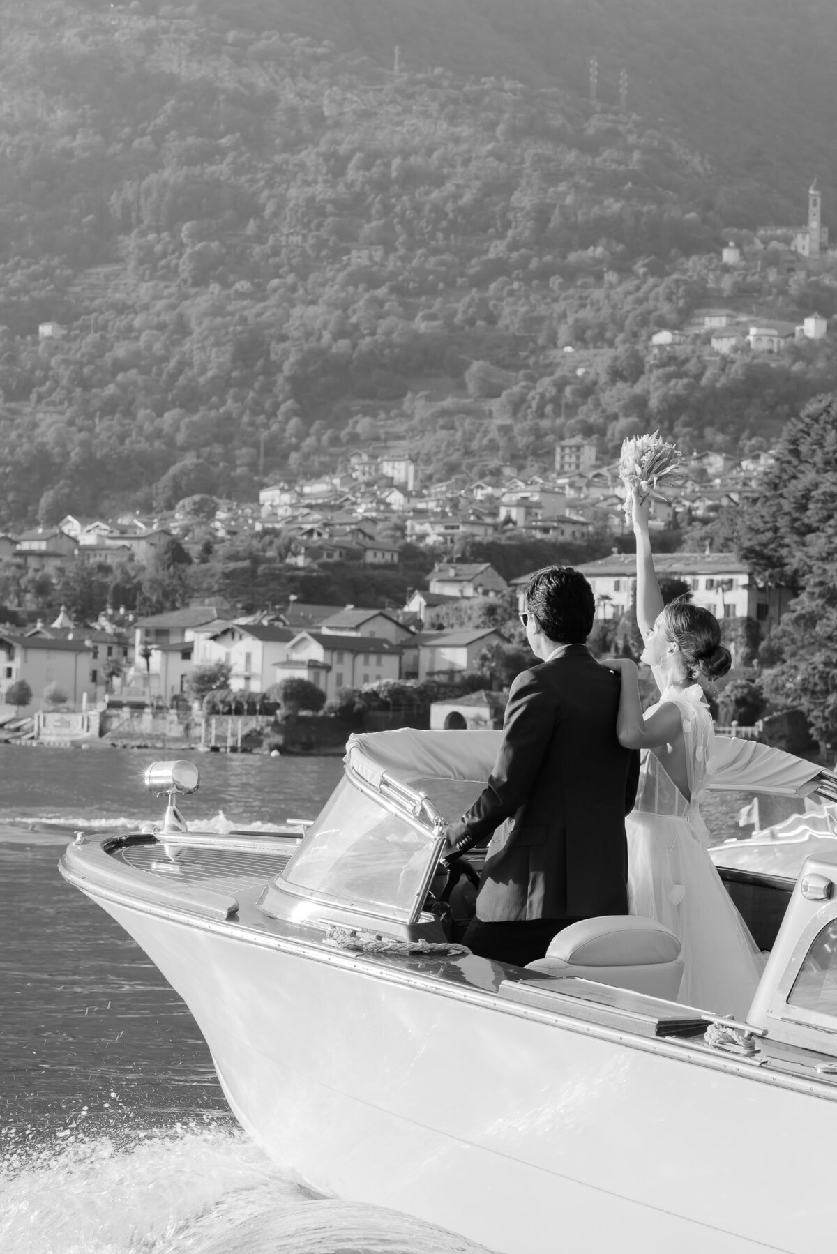Destination Wedding Photographer Anna Lundgren in Stockholm Wedding in Lake Como boat elopement_107