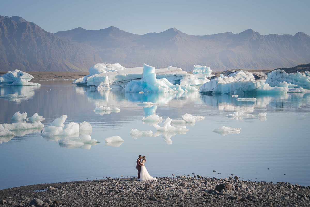 Iceland-glacier-lagoon-icebergs-jokulsarlon-elopement