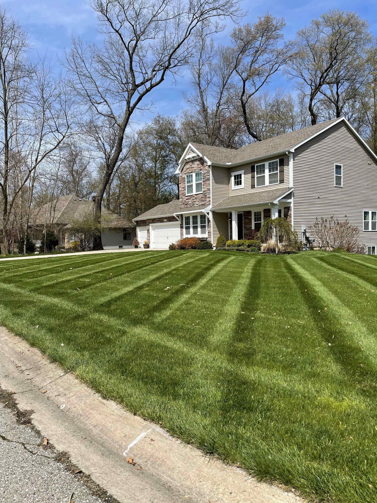 et-landscaping-mowing-work-residential-lawn-care