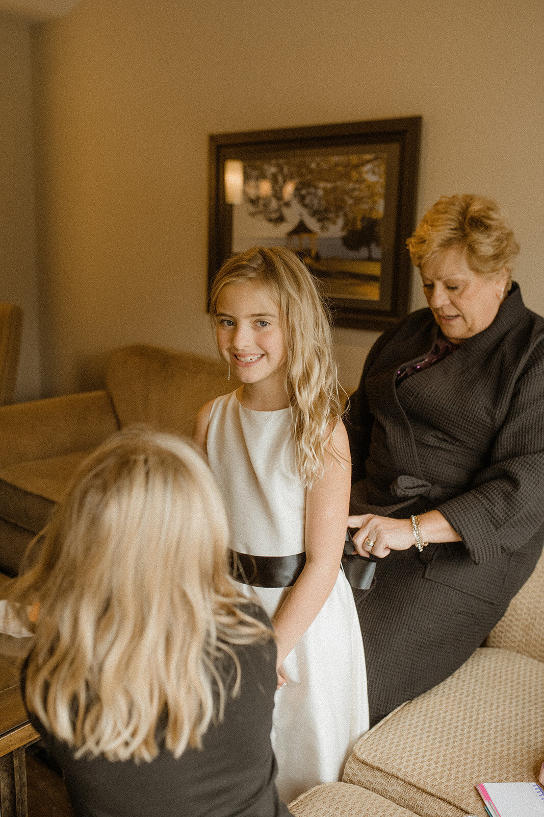 a-niagara-on-the-lake-124-on-queen-wedding-bride-bridesmaids-getting-ready-10