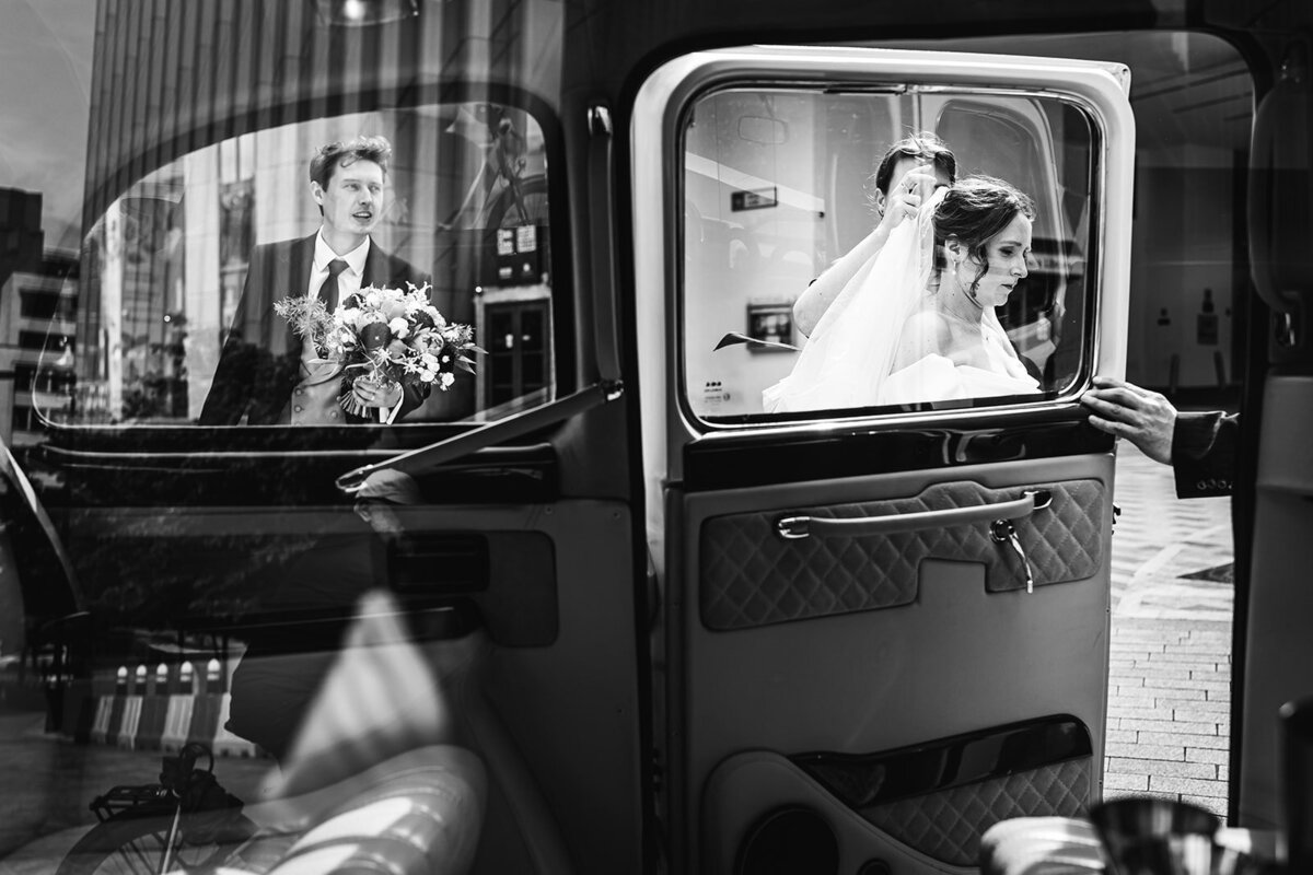 CL Robanna peeks london-wedding-photographer-139