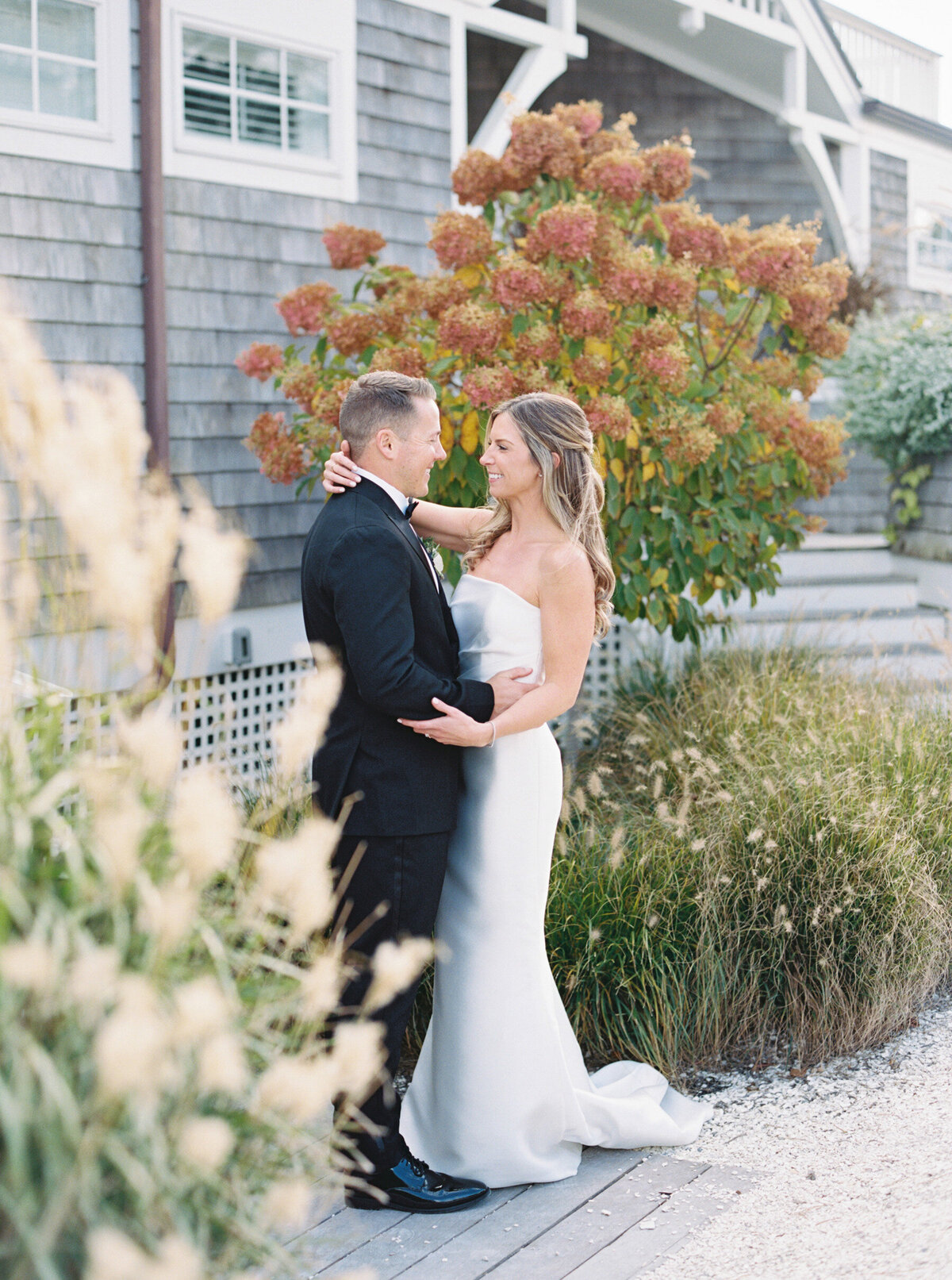 Emily March Photography Wilmington, North Carolina and Destination Wedding Engagement Photographer Heirloom Photography for Memorable Gatherings Light Airy Sentimental Imagery Images Weddings_Castle Hill Inn Wedding - 032