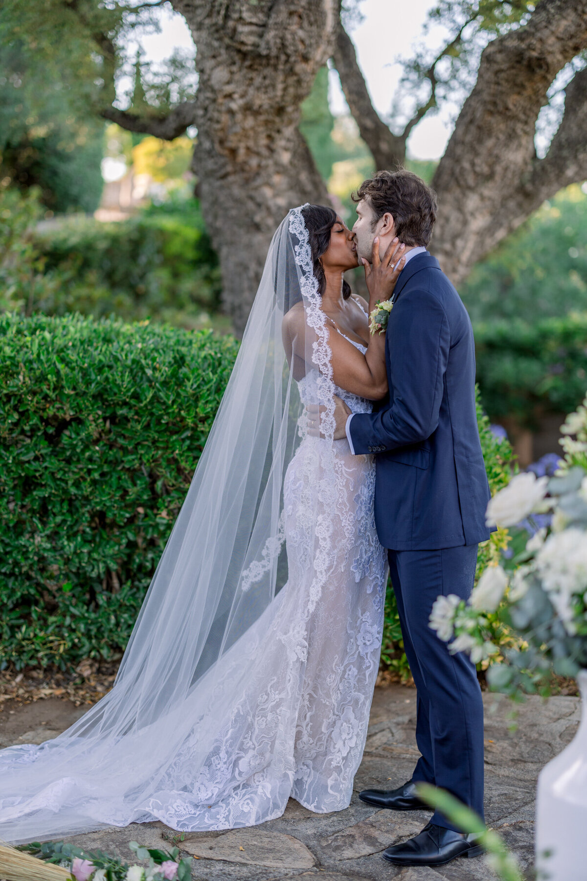 MONIQUEANDBRENT-WEDLOVE-TOMSIENNA-350