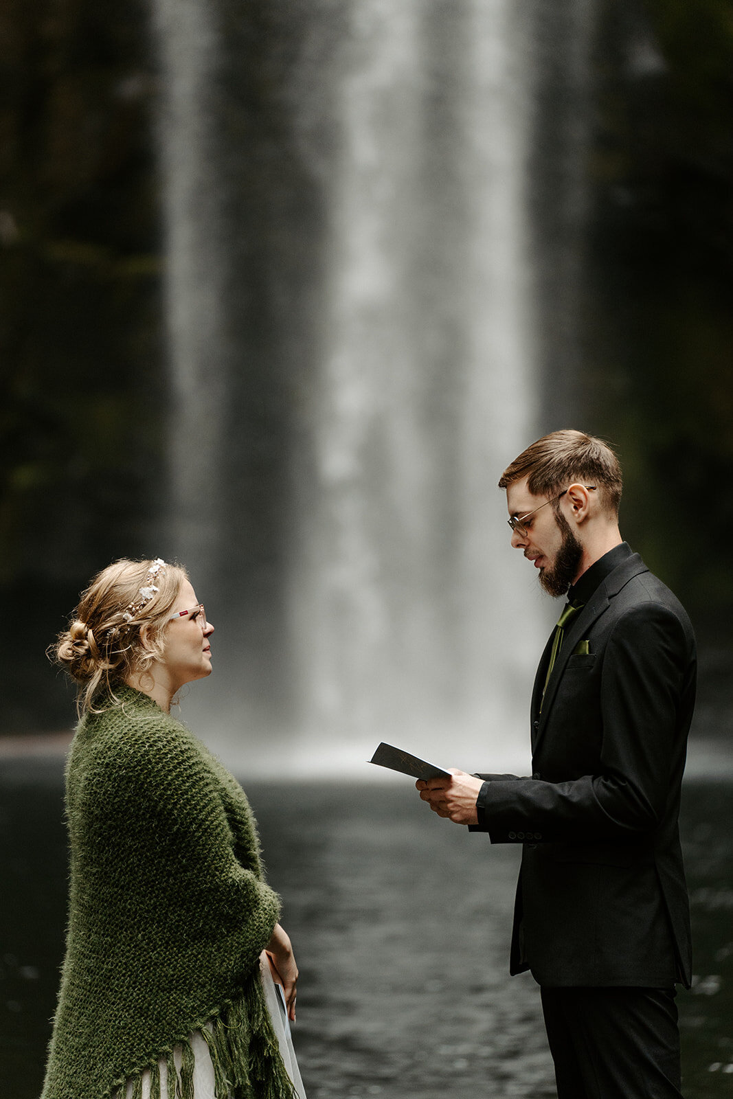 Stacie&Charles-Abiqua-Falls-Oregon-Elopement-VenturetoElope-6_websize (1)