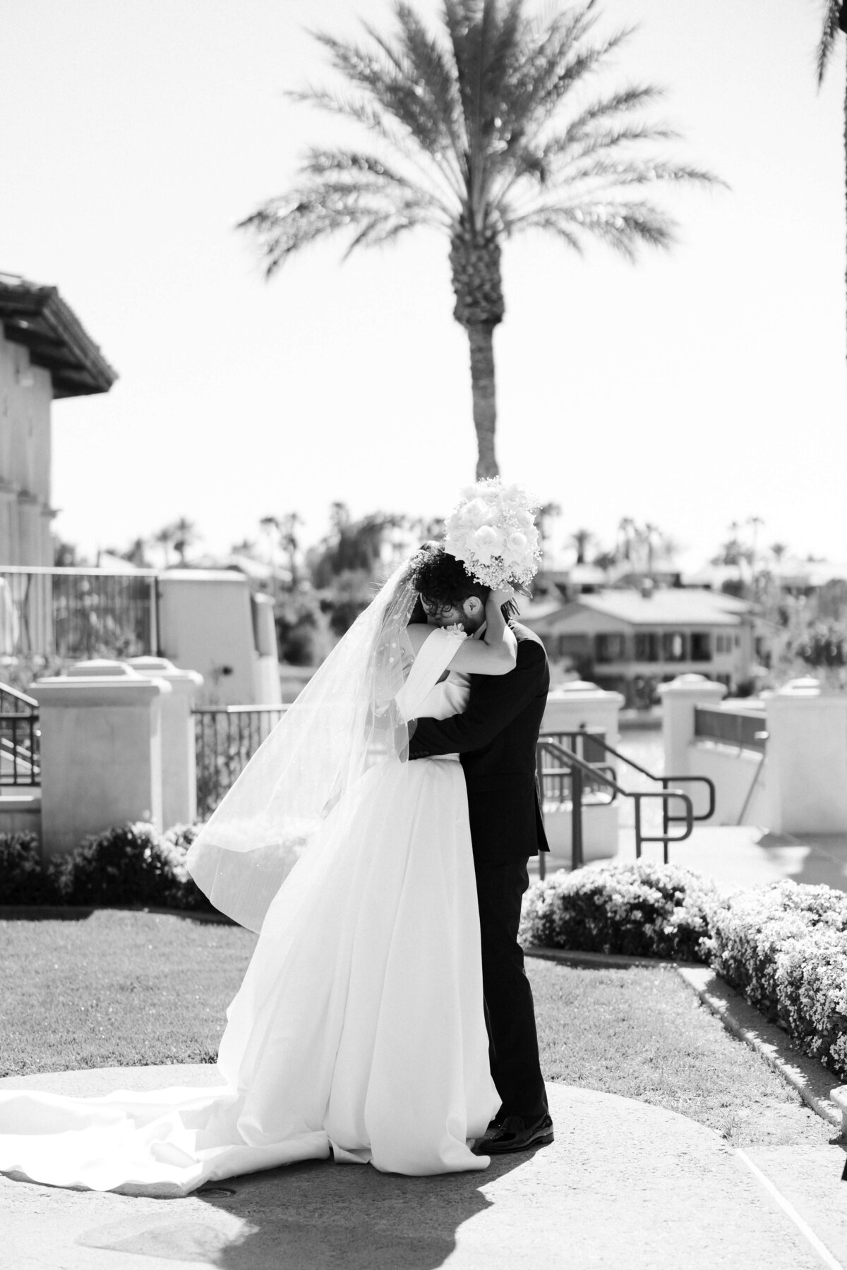 29_riskyexposure_marley-simon_las-vegas-elopement-photography