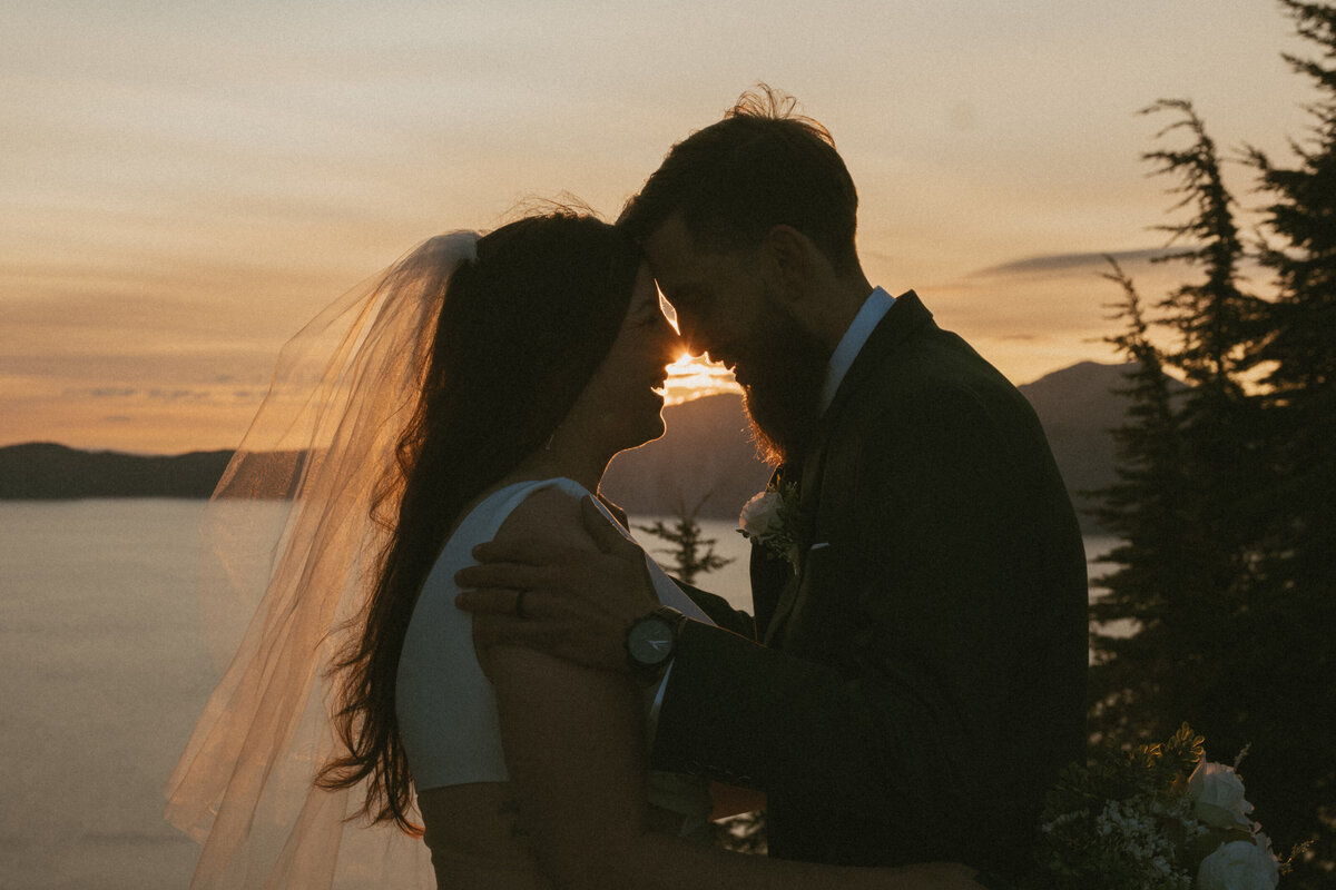 crater-lake-elopement-sunrise-44