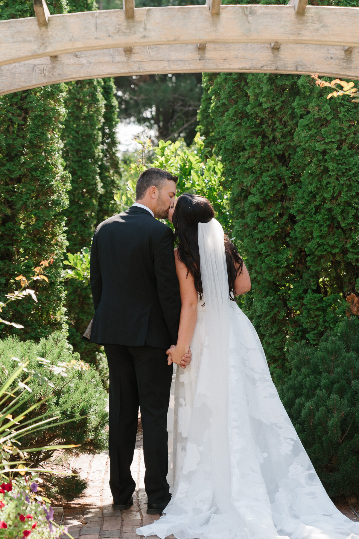 P+T-Minnesota Wedding Photographer-The Capitol Room-St. Peter, MN-15