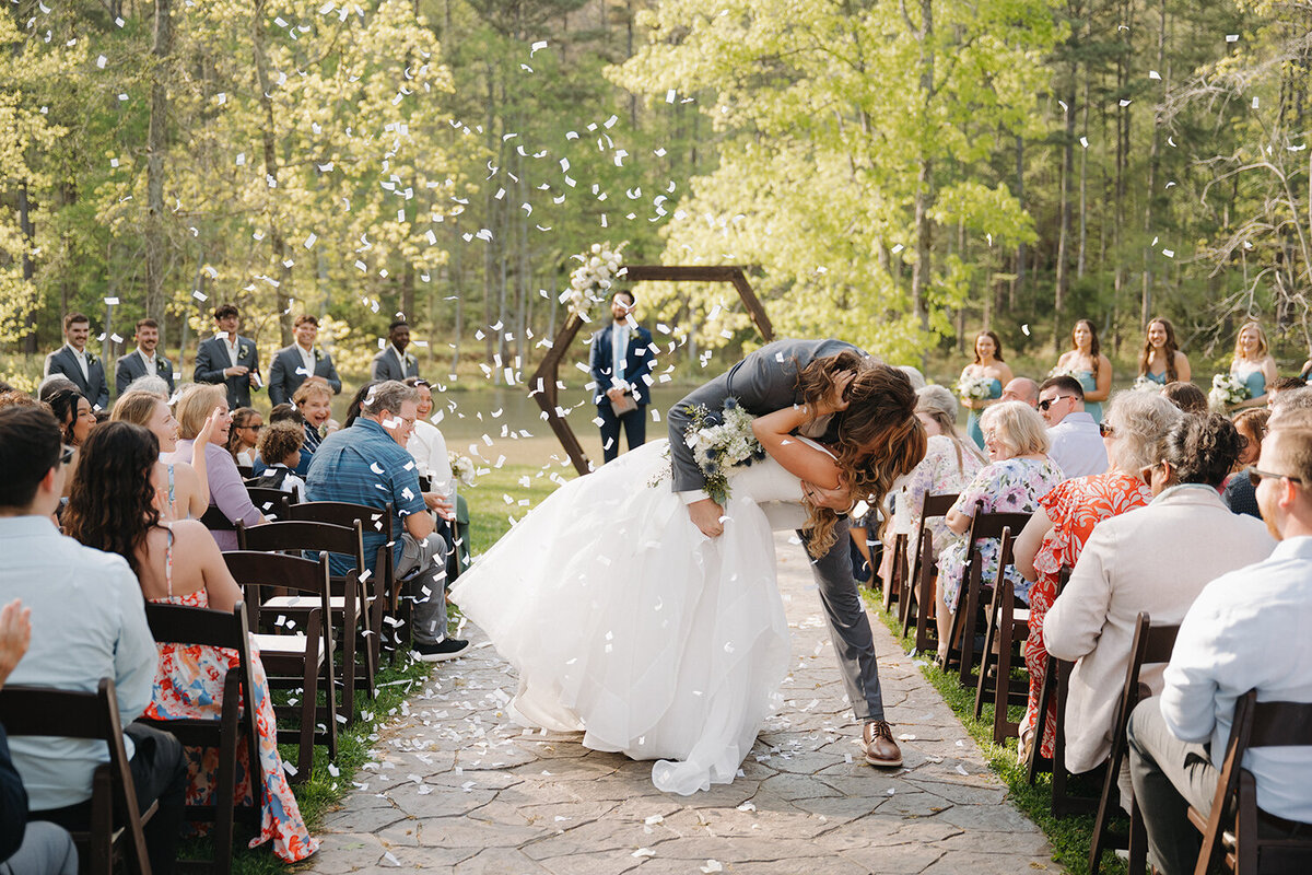 bride and groom tennessee wedding photographer1