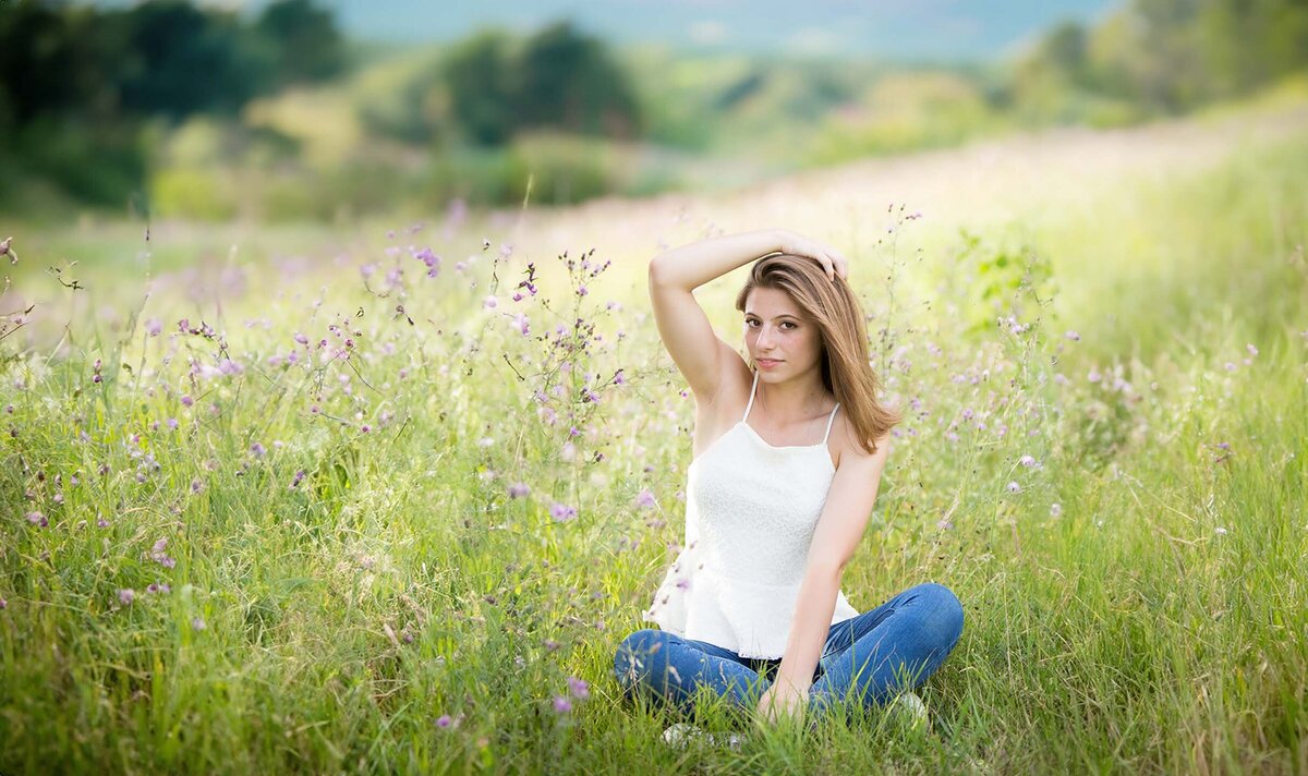 high-school-senior-in-green-rolling-hills