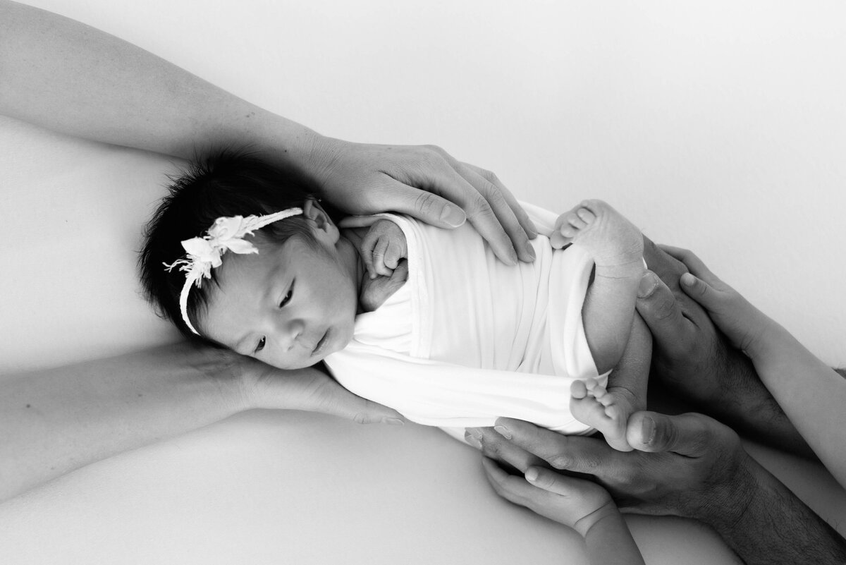 2022-Robeson's-Posed-Newborn-Session-Buckeye-Arizona-Ashley-Flug-Photography-11-B&W