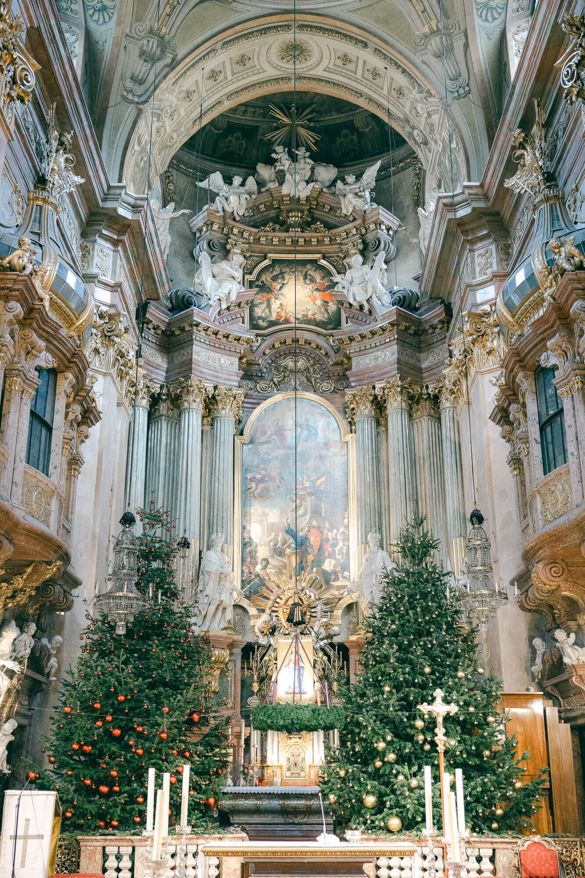 palais-daun-kinsky-christmas-wedding-11