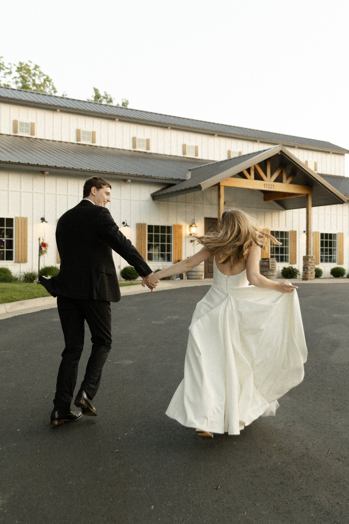 FarmhouseKCWeddingDawnCaltonPhotography-99