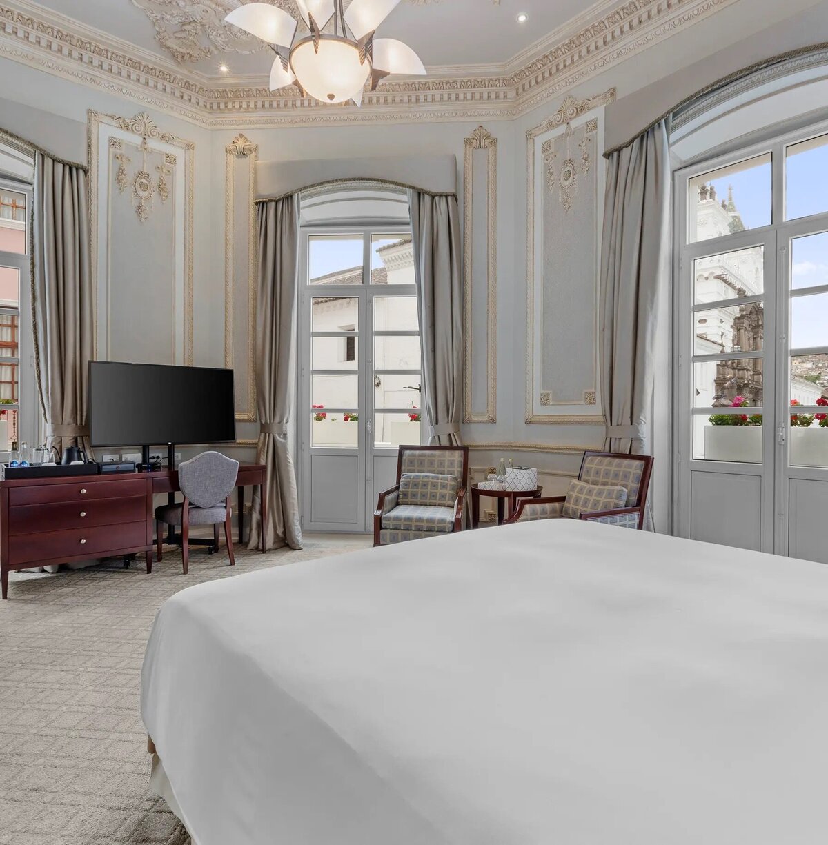 Waterstone - Casa Gangotena - Quito - Luxury Boutique Hotel - plaza-view-2