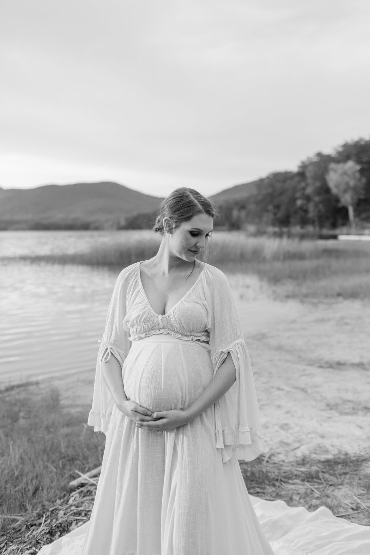 Documentary-Maternity-Session-at-Carvins-Cove-RJ-108