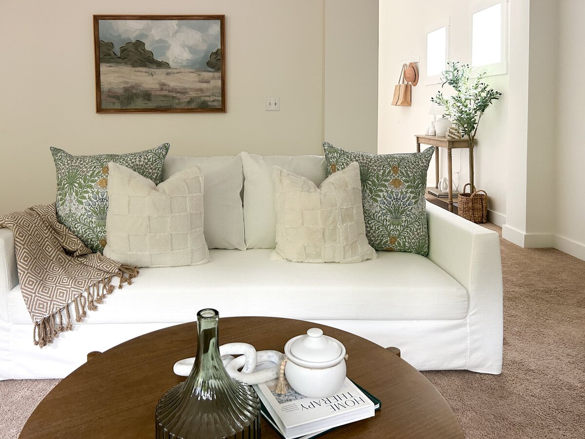 occupied-home-staging-bothwell-condo-living-room-modernmollusk-2