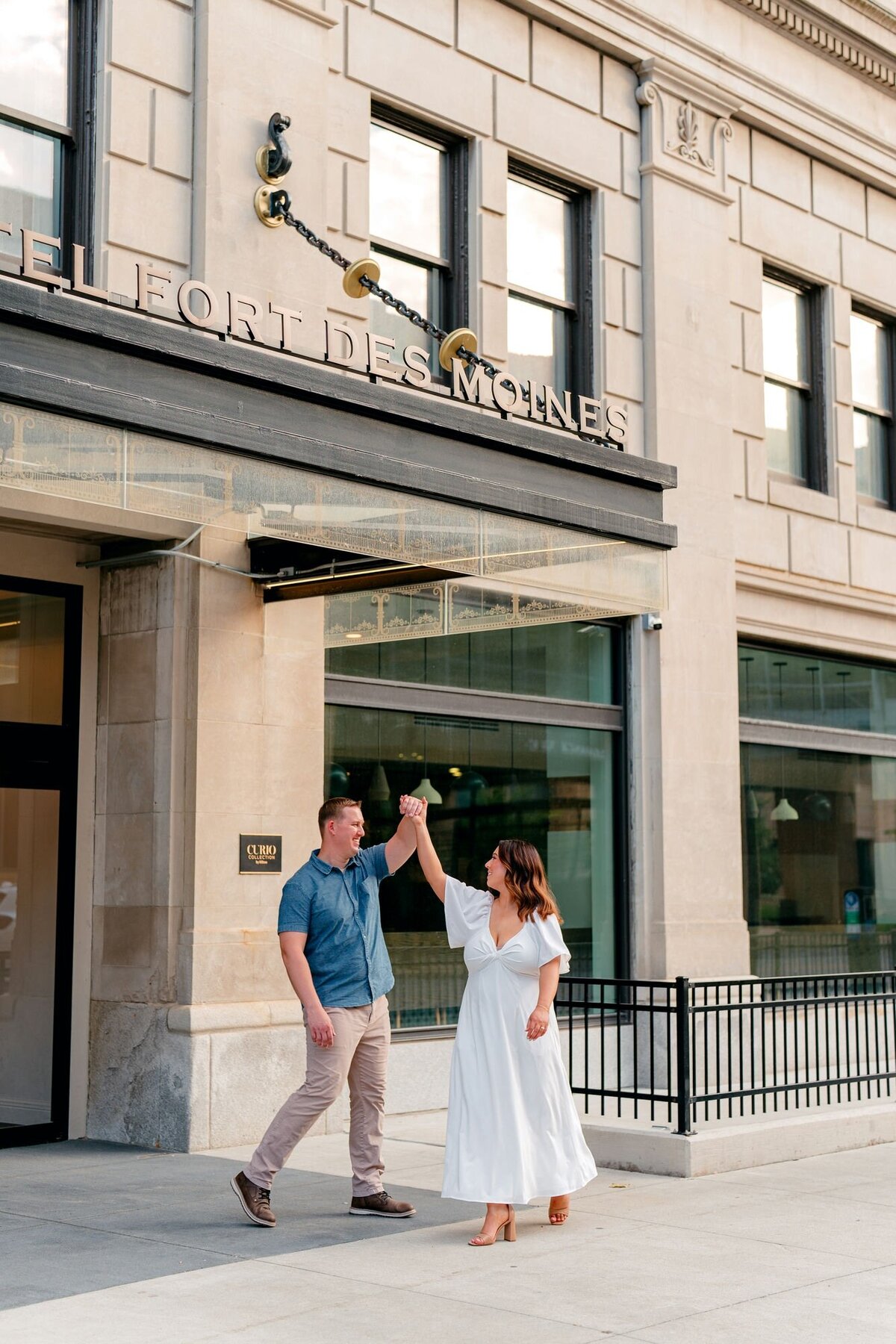 twirling-couple-in-the-city