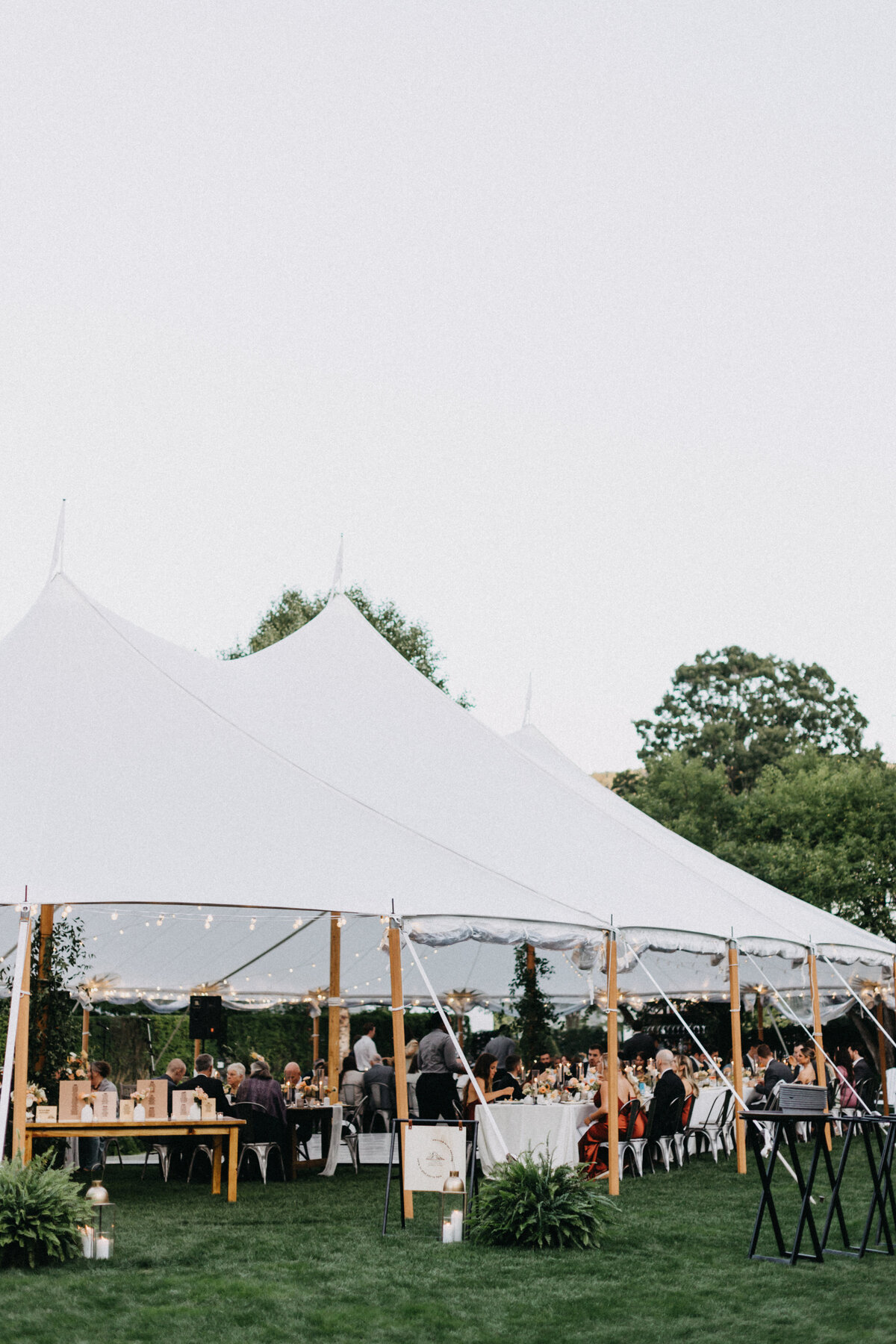 tented-wedding-in-vermont-sarah-brehant-events