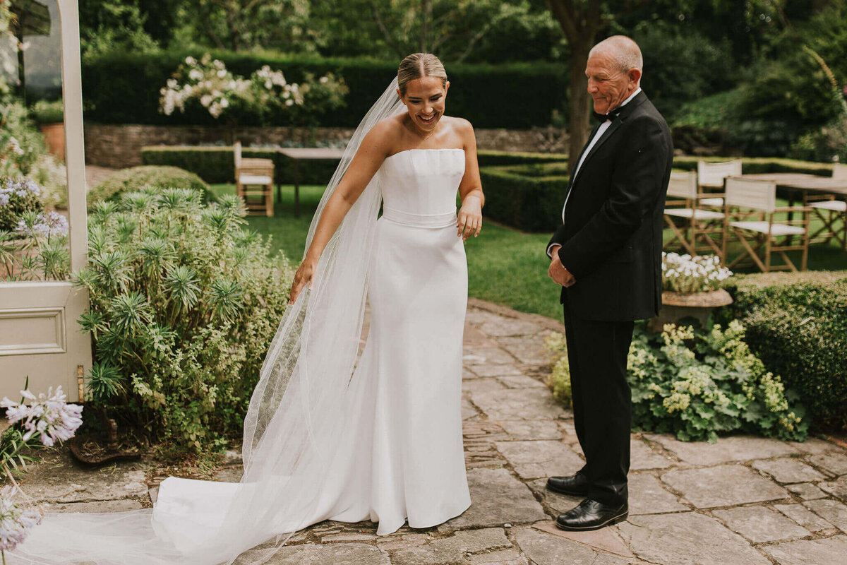 Issy-and-Bella-Floral-Design-Wedding-Florist-Herefordshire-Dewsall-Court-N-Z27