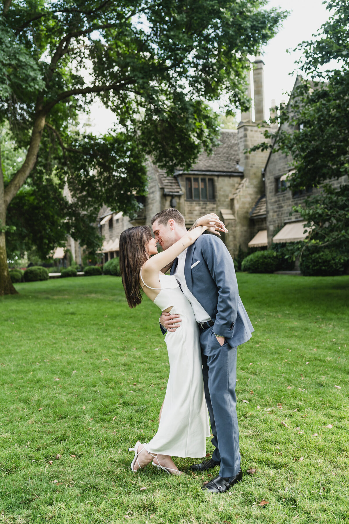 SUMMER FORD HOUSE ENGAGEMENT PHOTOS IN GROSSE POINTE, MICHIGAN PROVIDED BY KARI DAWSON7