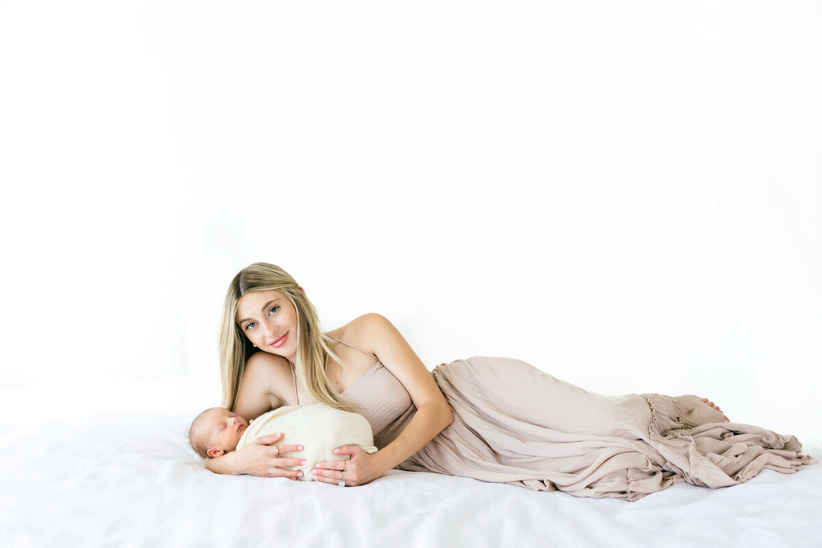 mother-and-newborn-in-studio-client-wardrobe-bend-oregon