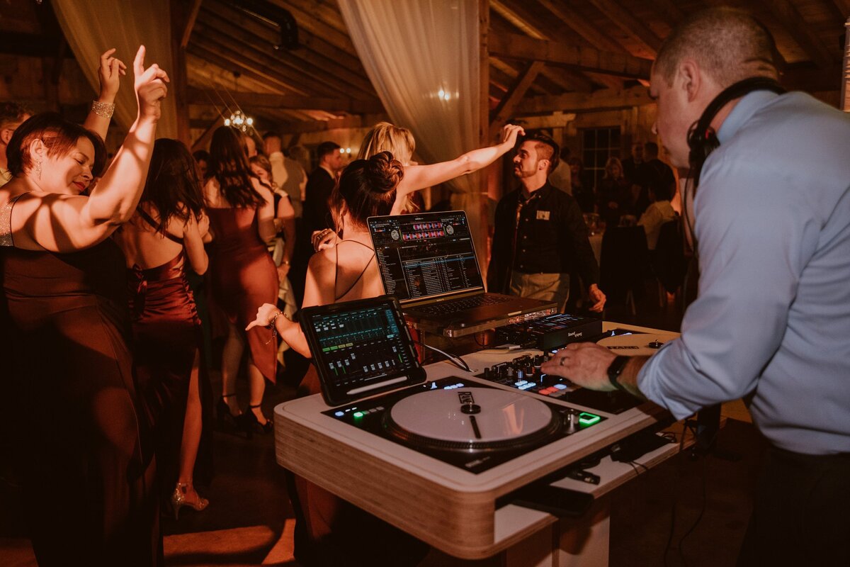 mystic-river-entertainment-ct-wedding-dj