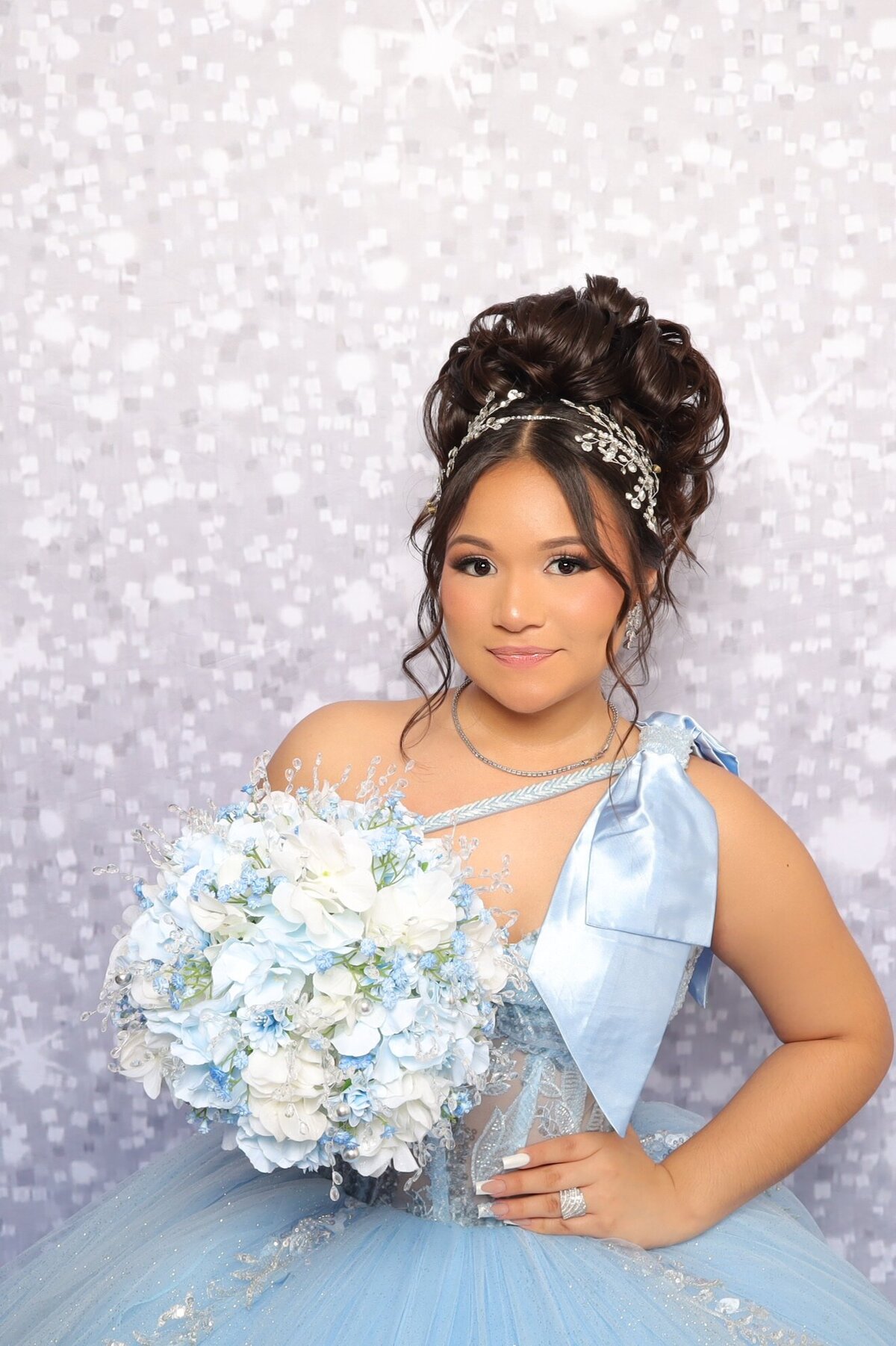 Alondras_XV_Photo_20250517_Time-200034_c9q6mi