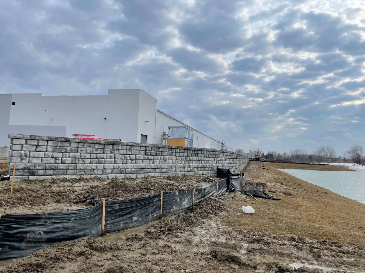 retaining-wall-commercial-job