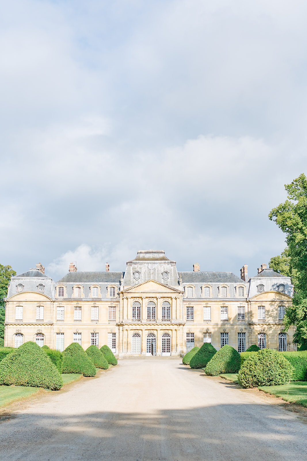 MorganeBallPhotography-Wedding-ChateauChamplatreux-SandyDavid-01-Venue-5-6357_websize