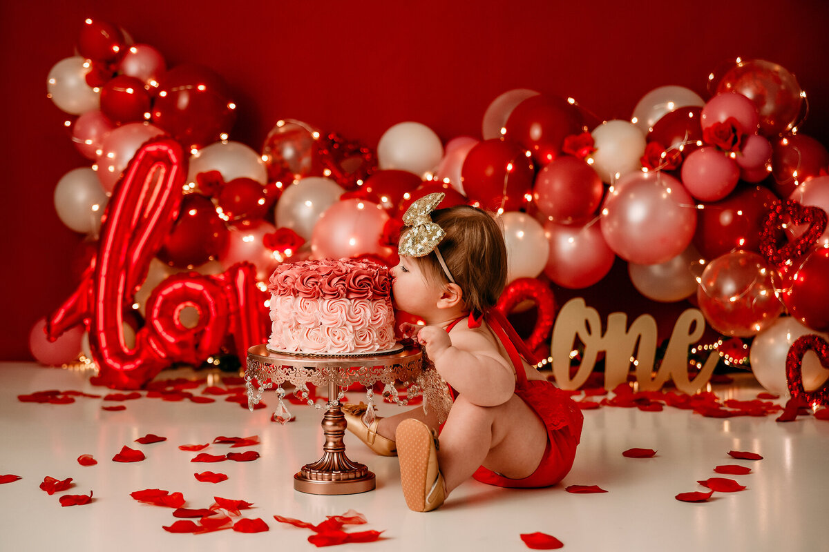 Baby girl first birthday cake smash eating cake photography photoshoot