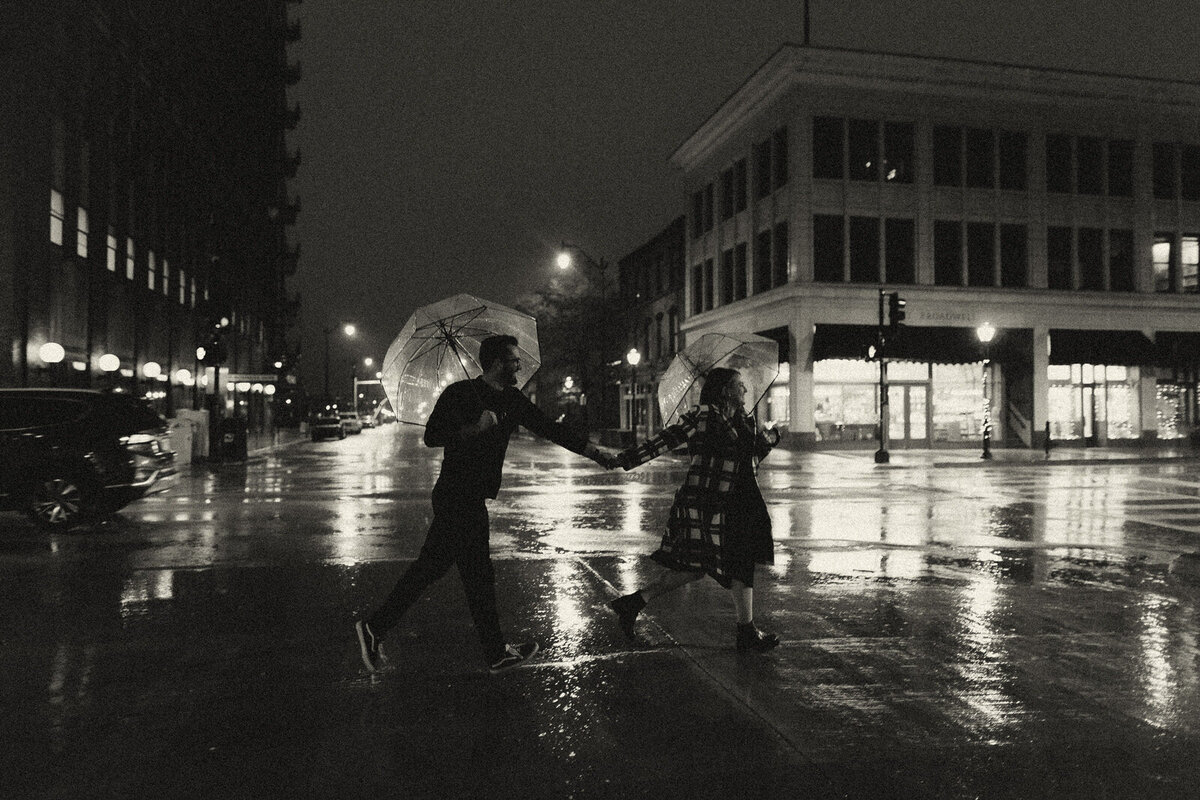 couples-rain-playful-night-session-downtown-moody-umbrella-film-illinois-2